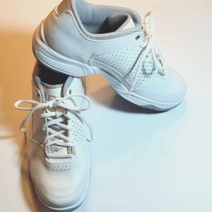 Reebok sneakers 6 1/2 Excellent condition like new